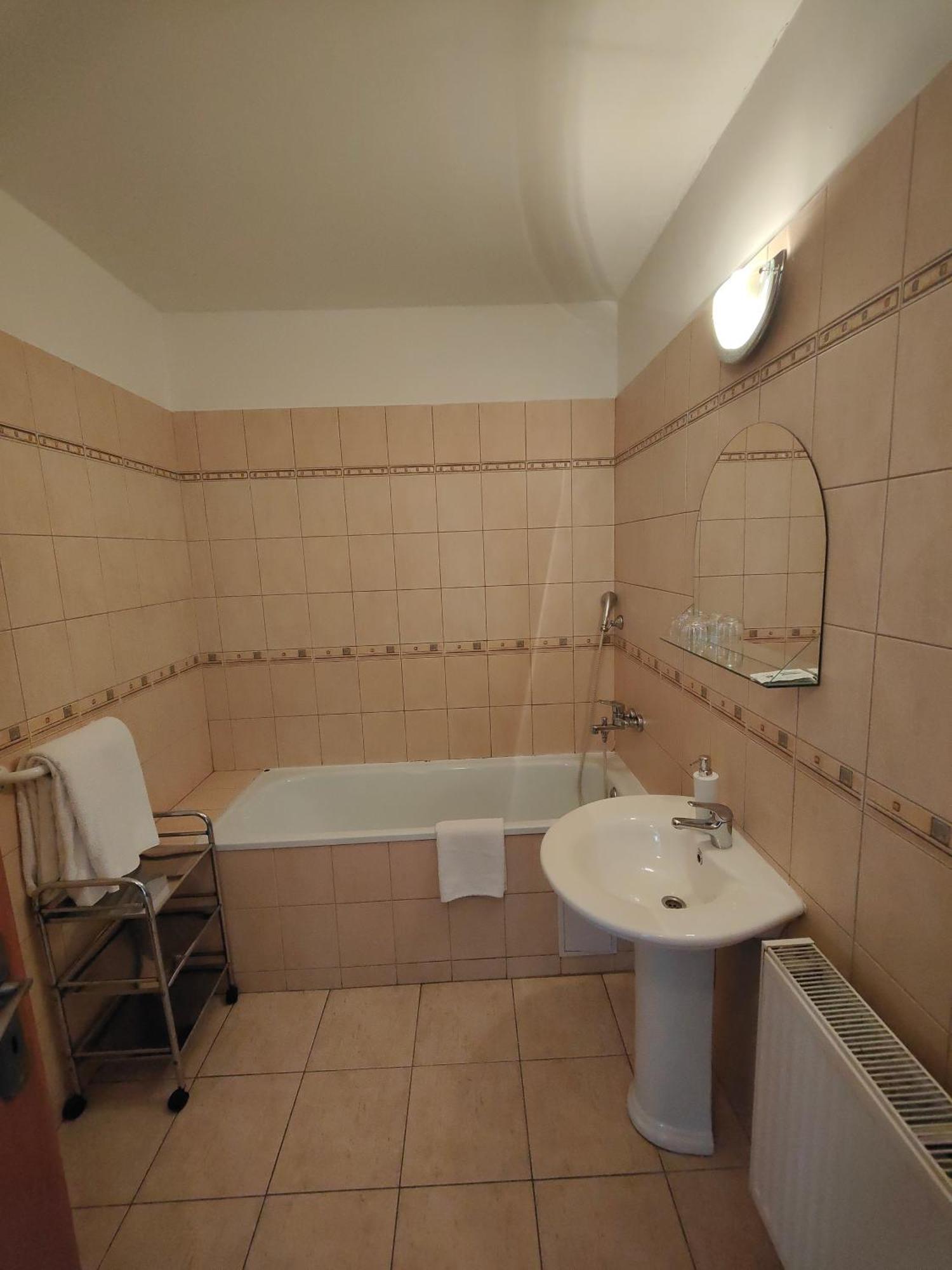 Hotel P7 Lucenec Ngoại thất bức ảnh