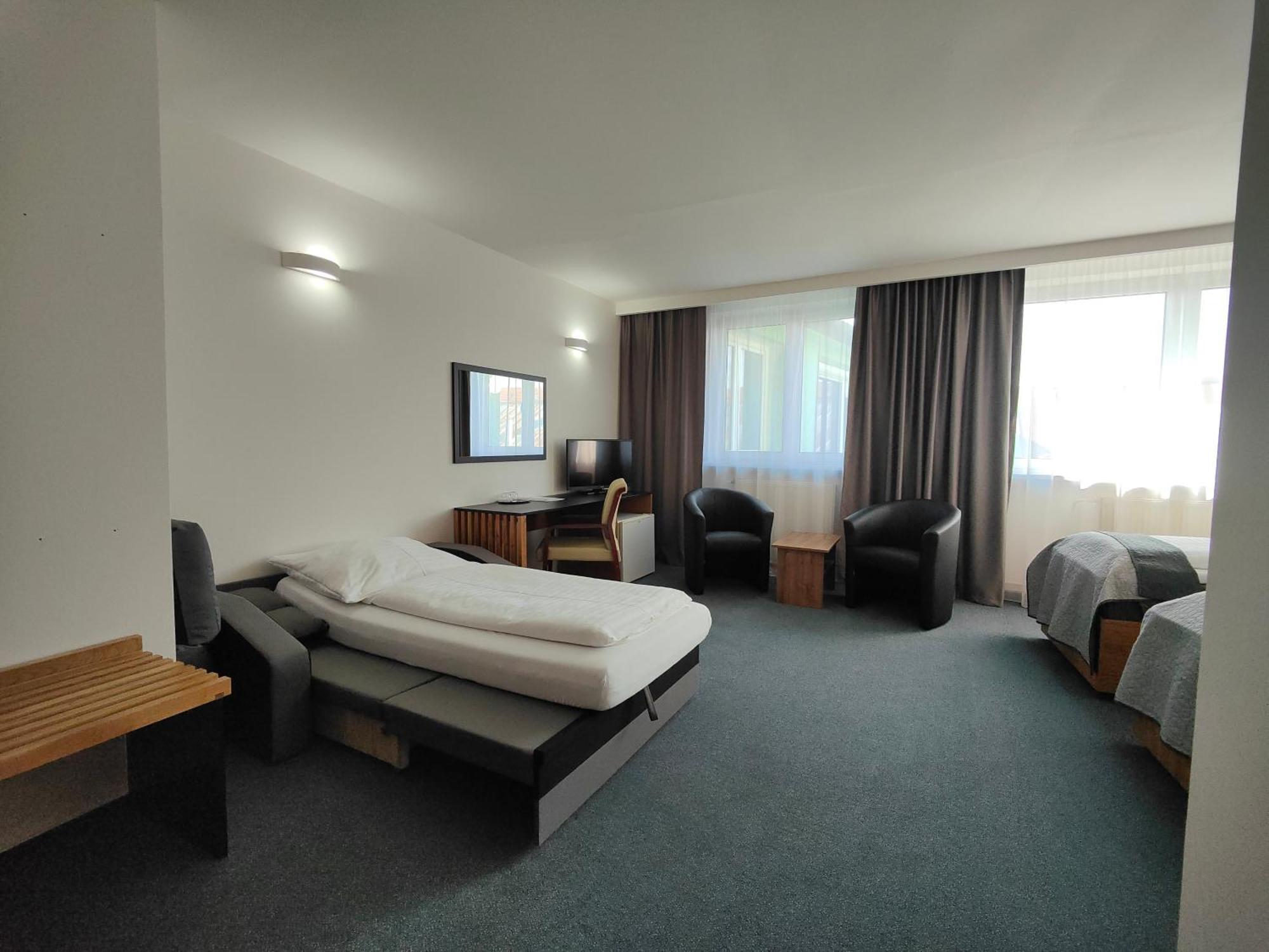 Hotel P7 Lucenec Ngoại thất bức ảnh
