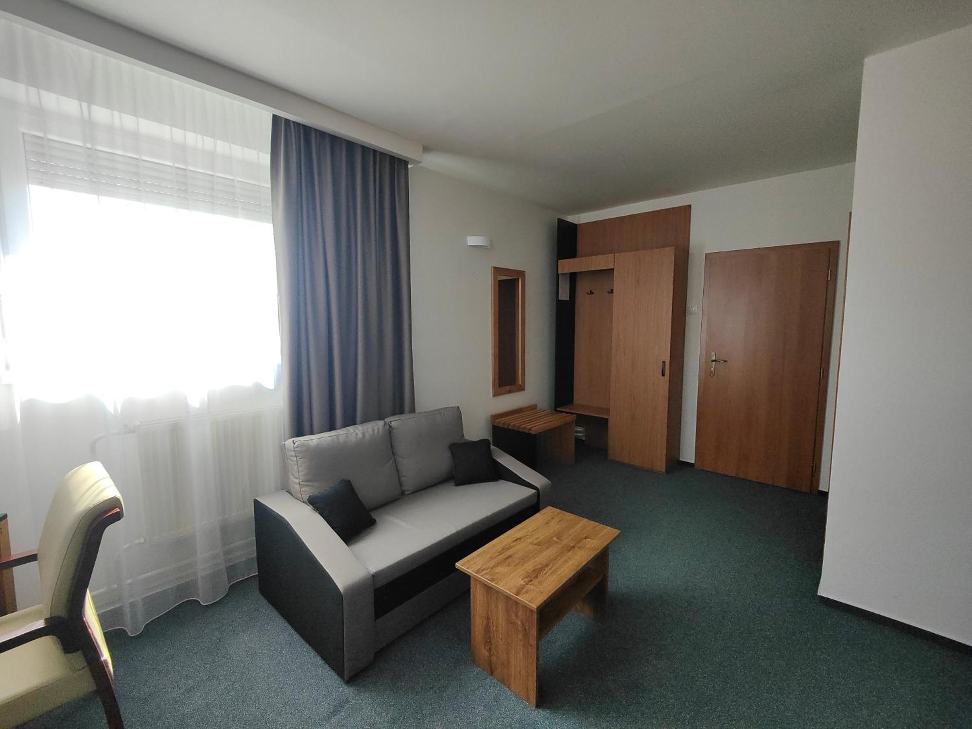 Hotel P7 Lucenec Ngoại thất bức ảnh