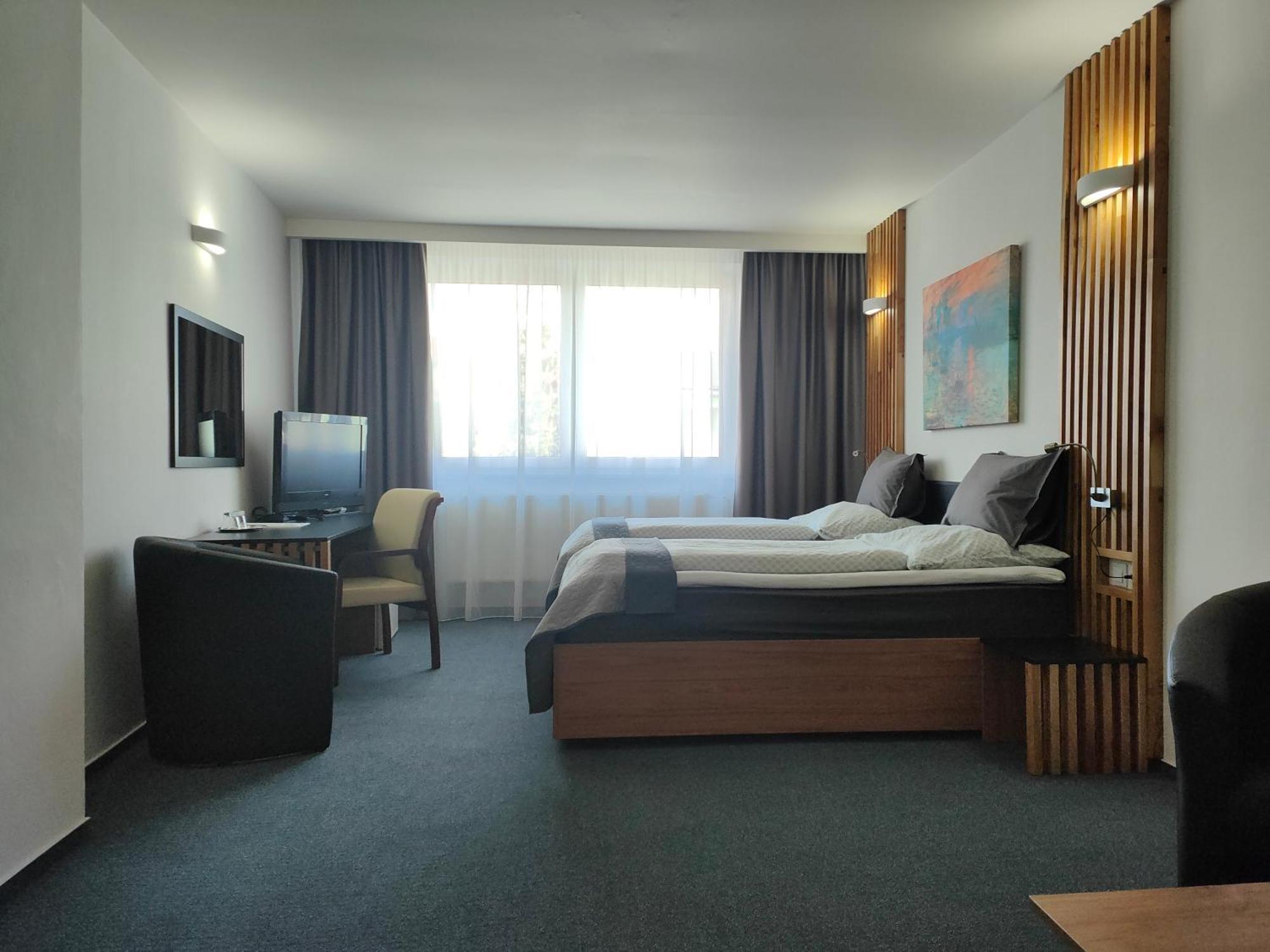 Hotel P7 Lucenec Ngoại thất bức ảnh