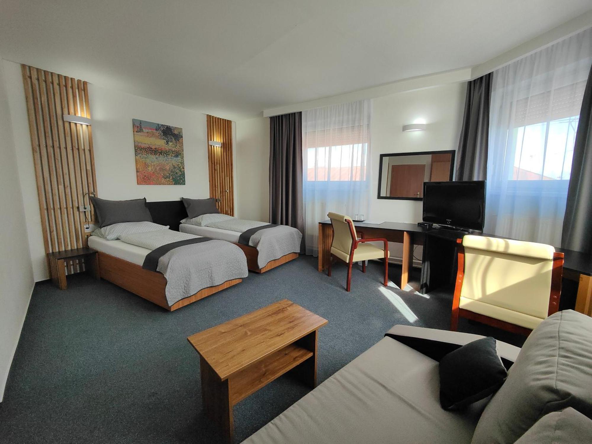 Hotel P7 Lucenec Ngoại thất bức ảnh