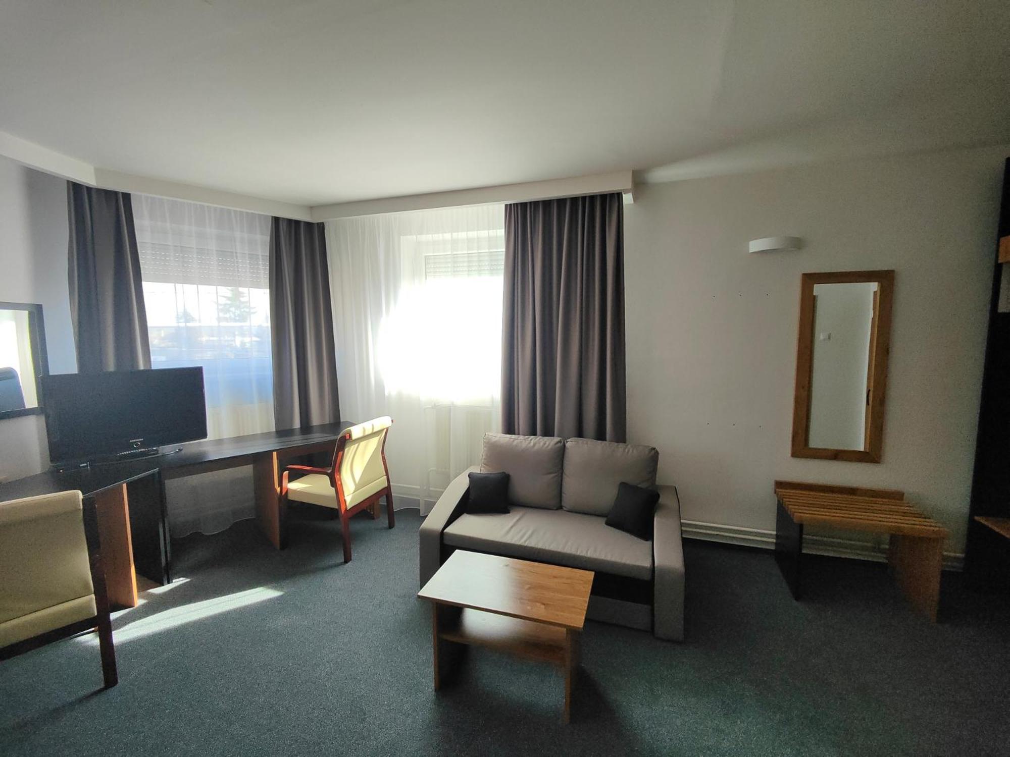 Hotel P7 Lucenec Ngoại thất bức ảnh