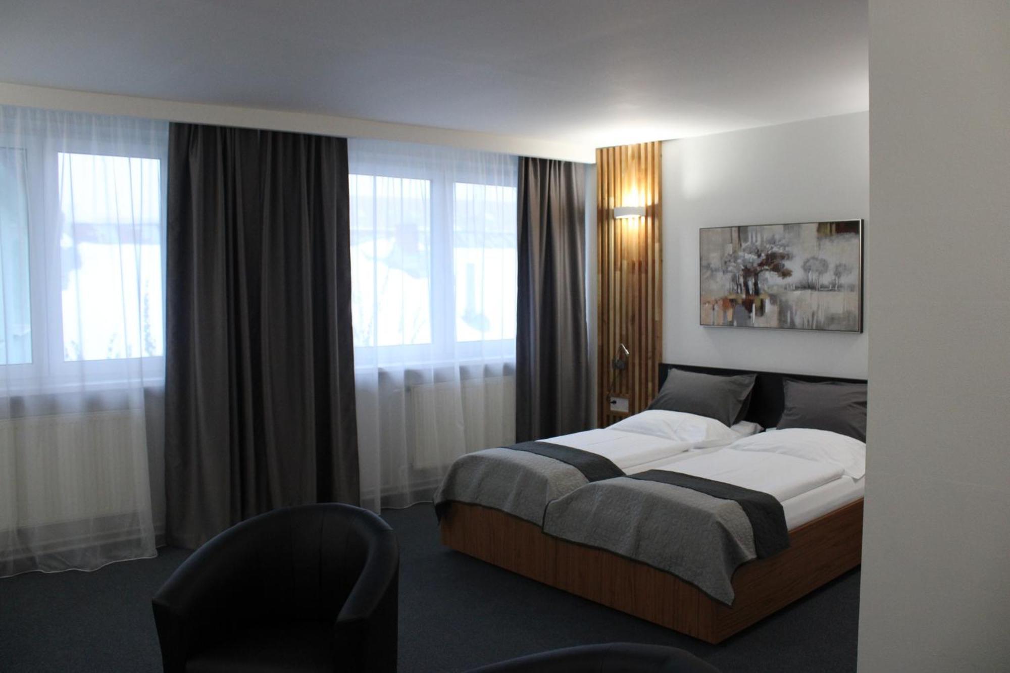 Hotel P7 Lucenec Ngoại thất bức ảnh